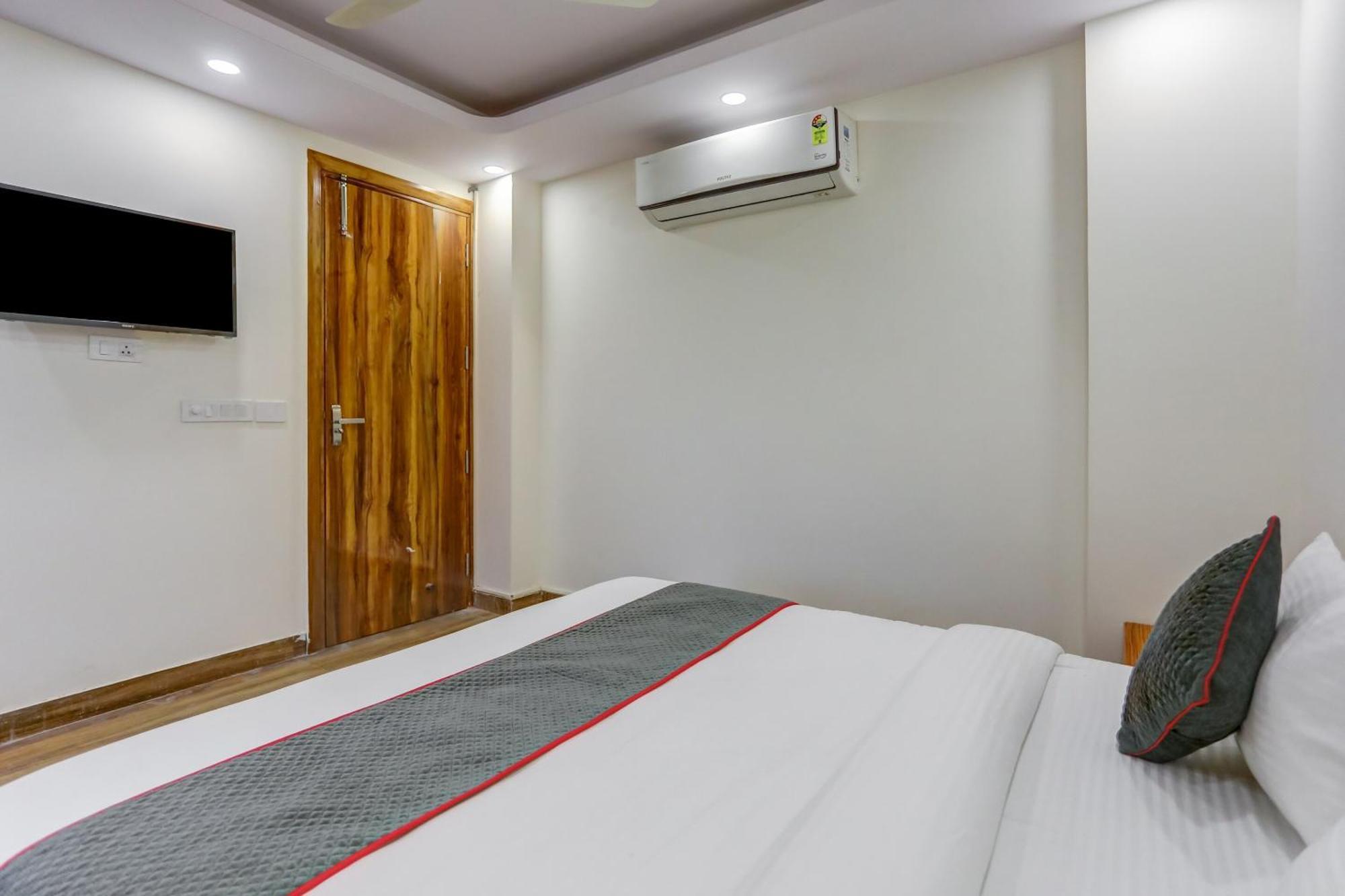 Hotel Collection O The Doors Near Appu Ghar Gurgaon Exterior foto