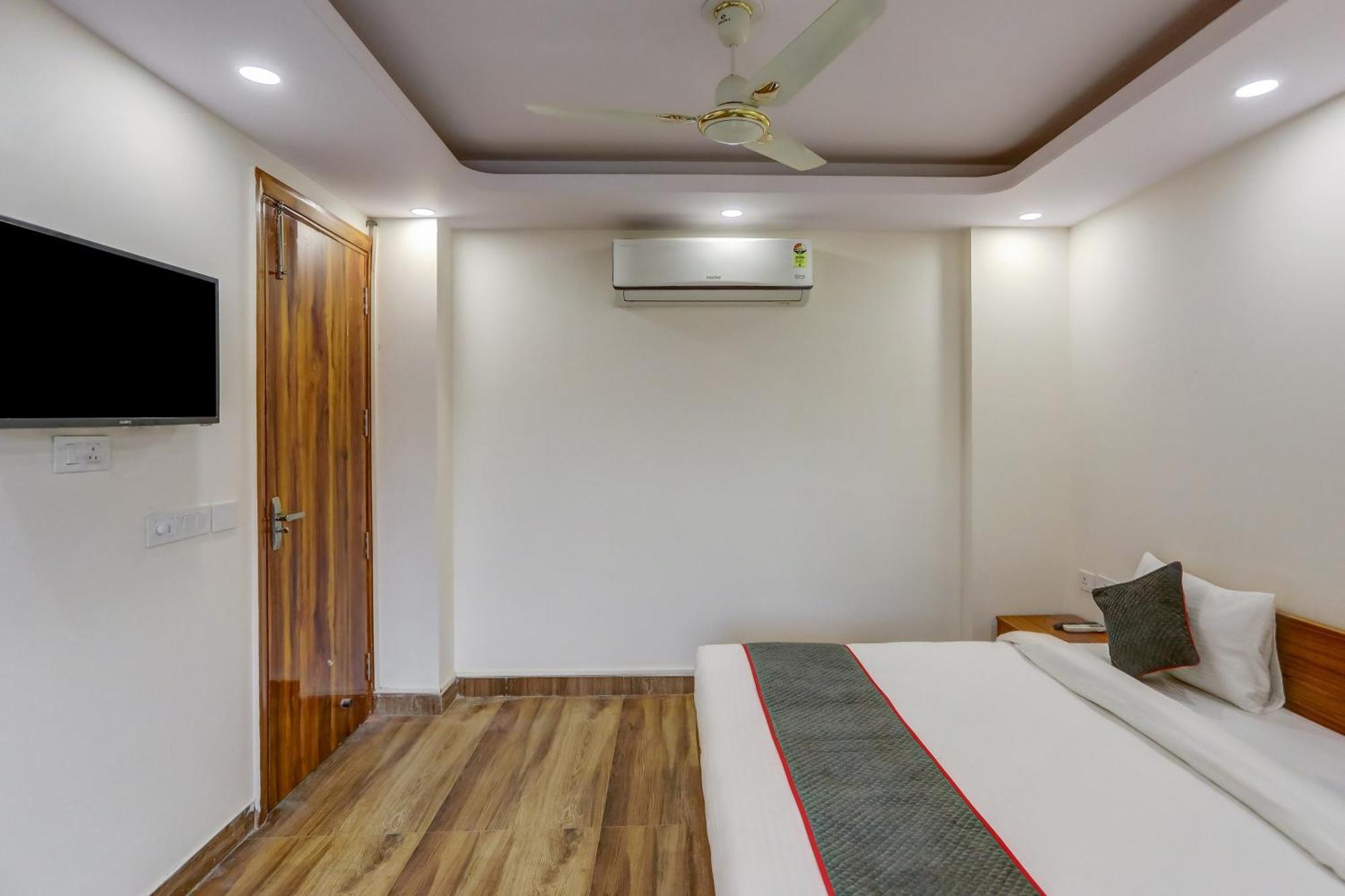 Hotel Collection O The Doors Near Appu Ghar Gurgaon Exterior foto