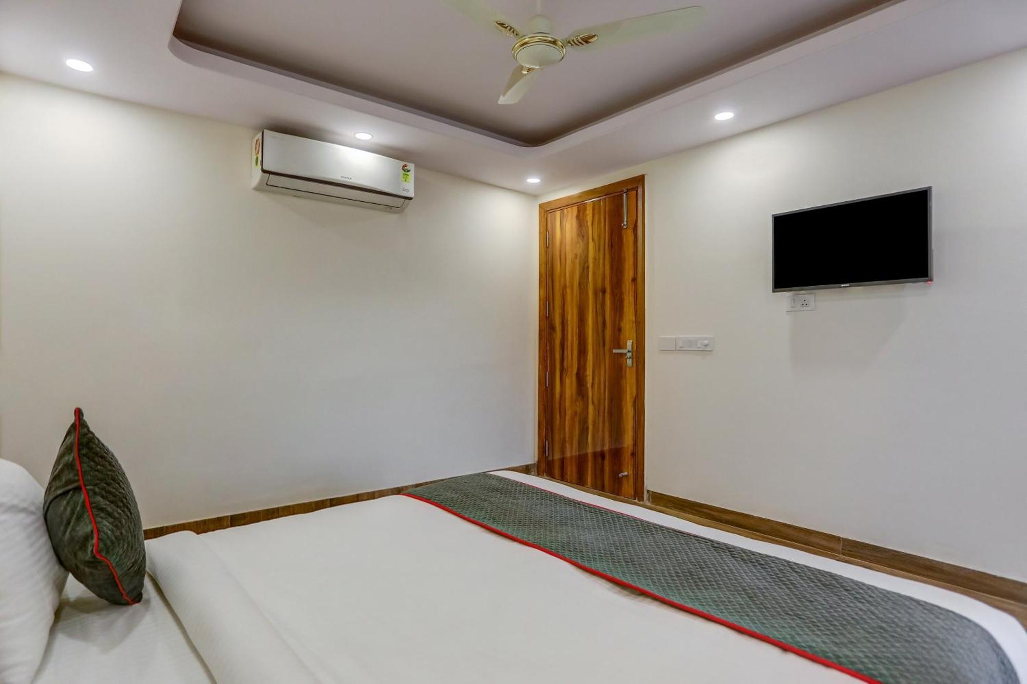 Hotel Collection O The Doors Near Appu Ghar Gurgaon Exterior foto