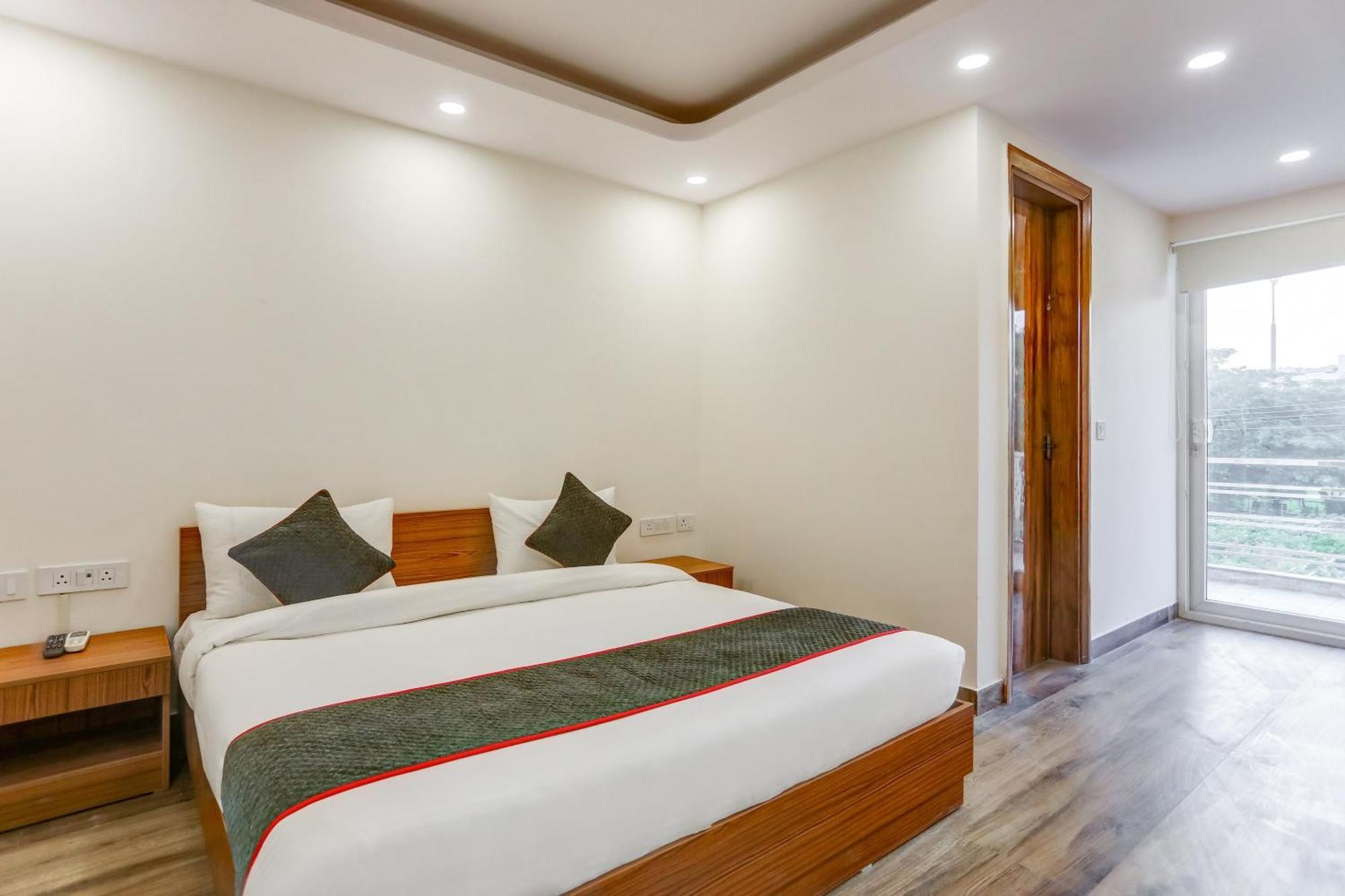 Hotel Collection O The Doors Near Appu Ghar Gurgaon Exterior foto