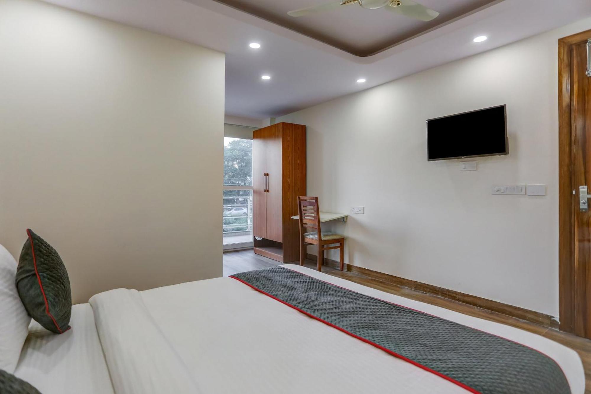 Hotel Collection O The Doors Near Appu Ghar Gurgaon Exterior foto