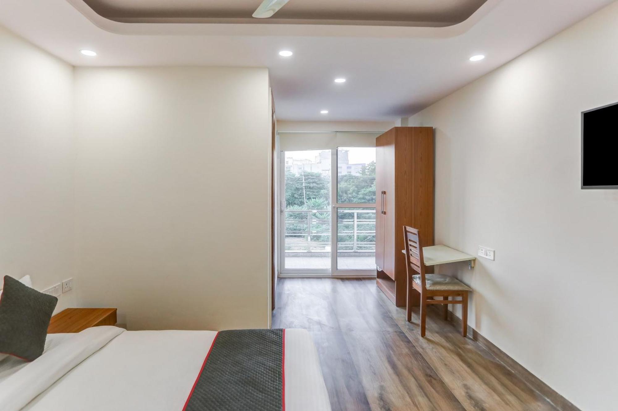 Hotel Collection O The Doors Near Appu Ghar Gurgaon Exterior foto