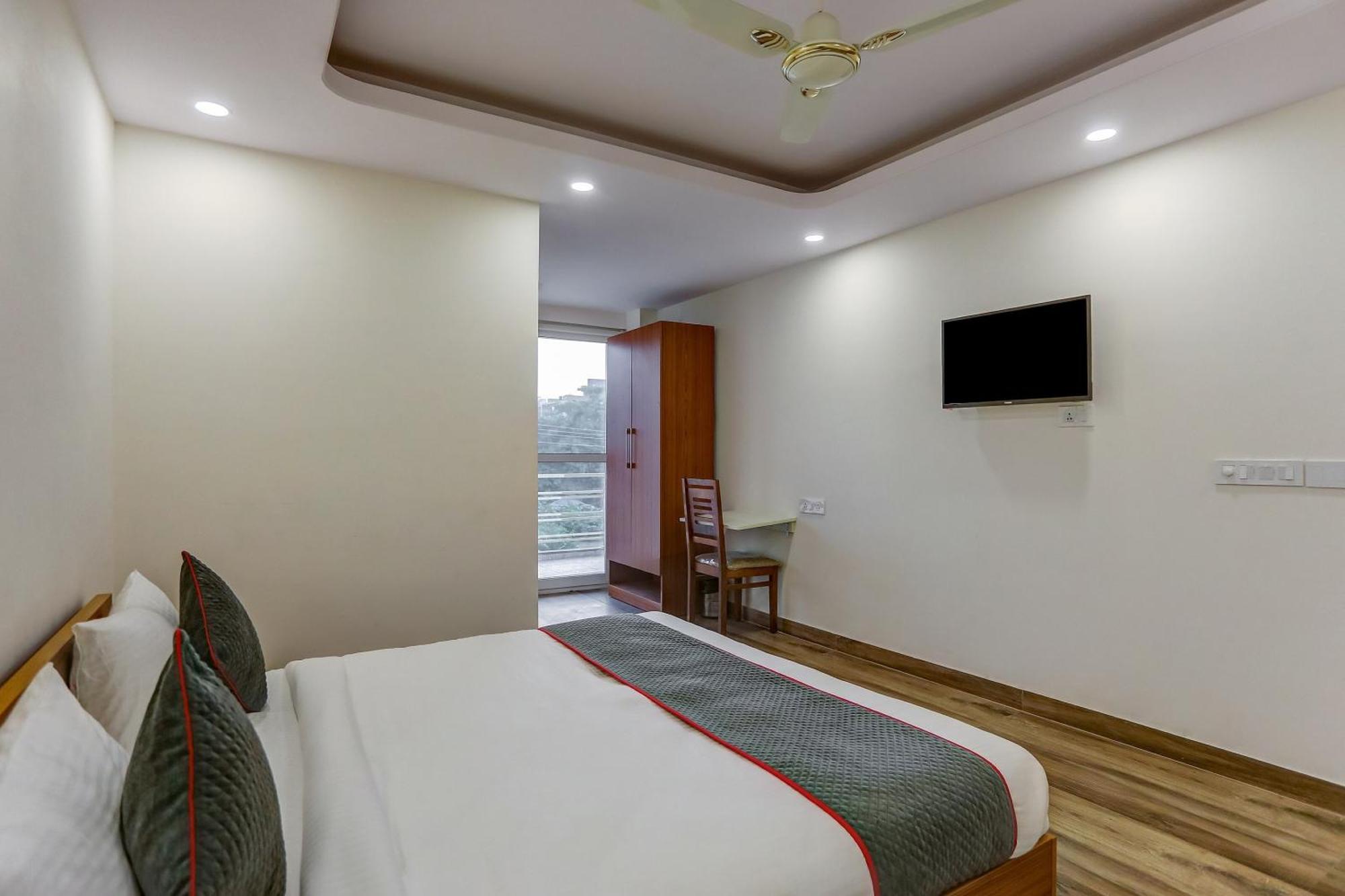 Hotel Collection O The Doors Near Appu Ghar Gurgaon Exterior foto