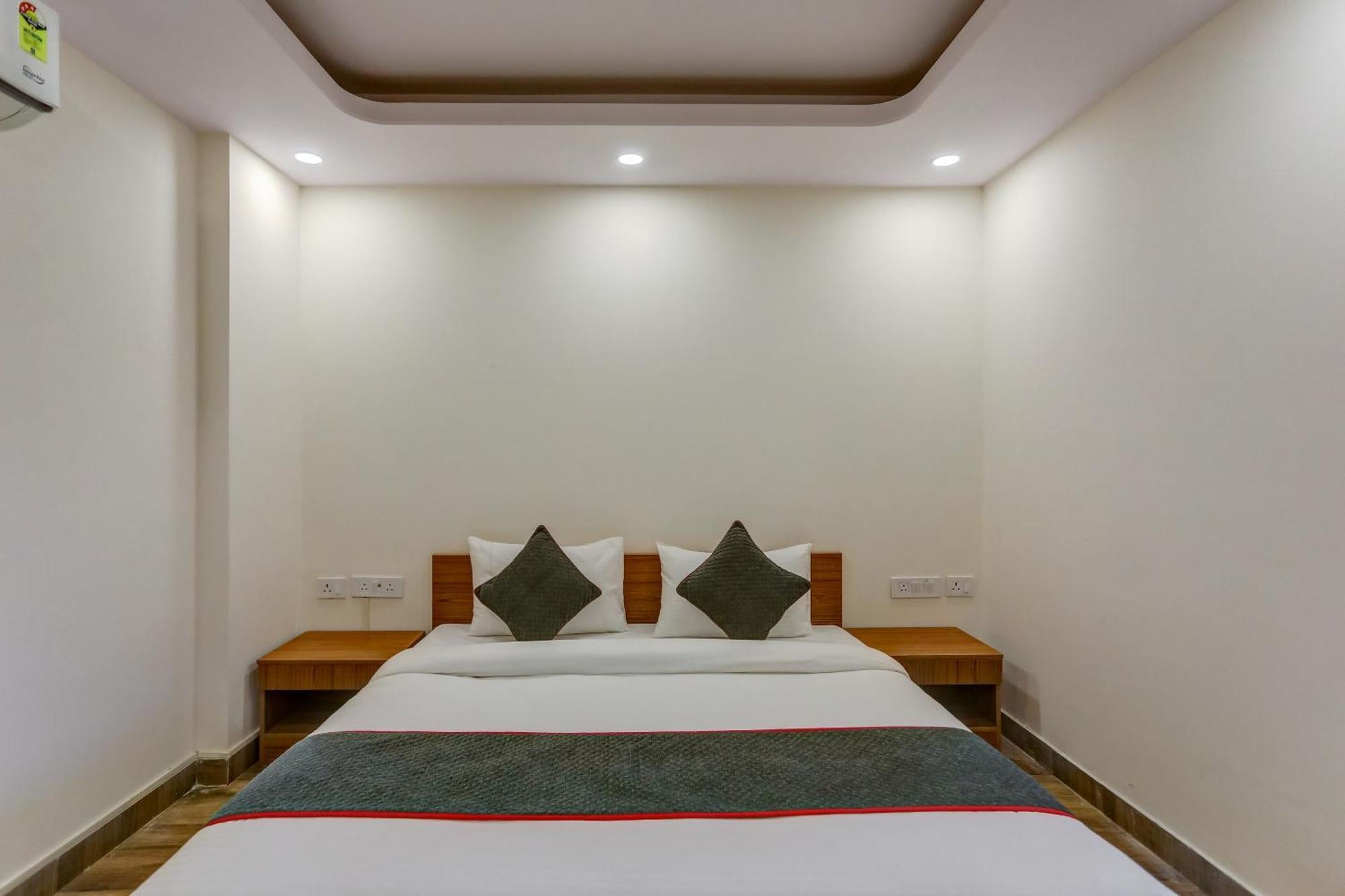 Hotel Collection O The Doors Near Appu Ghar Gurgaon Exterior foto